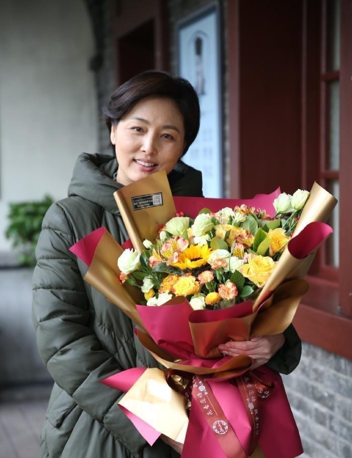 她明明长得比梅婷漂亮，又有演技，怎么就一直默默无闻呢？人家不化妆，不美颜，一出场