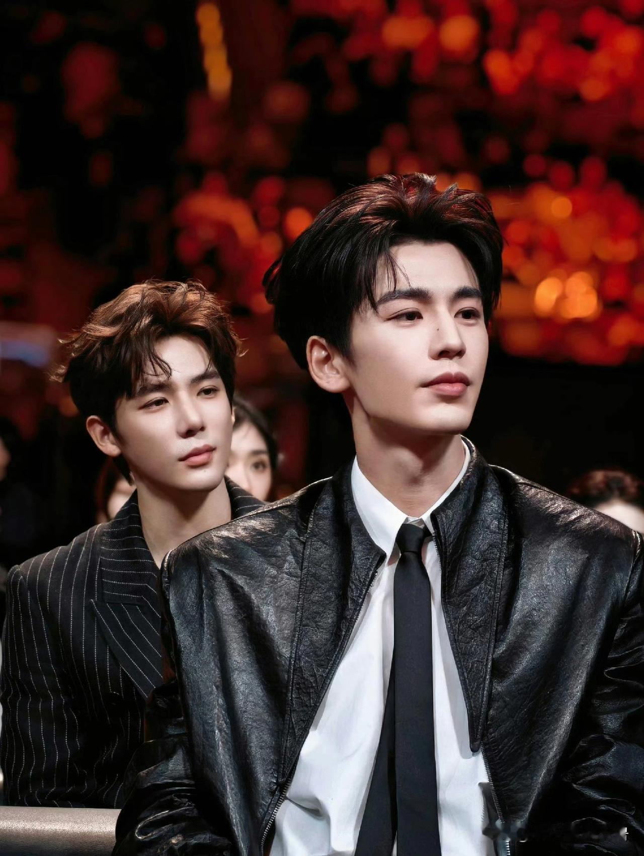 张凌赫王安宇，好伟大的两张脸！2月5日微博之夜现场，摄影师抓拍到张凌赫与王安