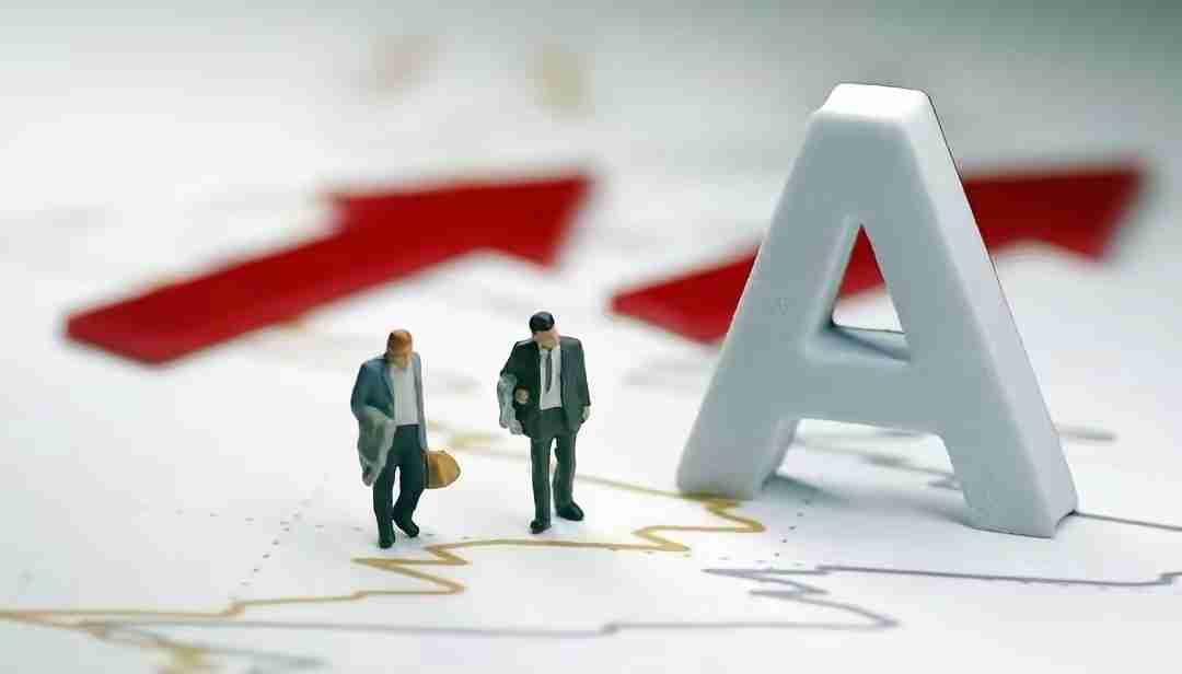 炒股这事儿，说穿了跟钓鱼一个理。你得先找着有鱼的地方，还得看鱼开口的季节，不然蹲