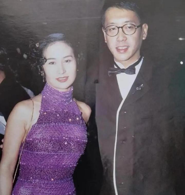 关于何超琼和许晋亨有没有爱过彼此，吵到现在都没个准话，两边的证据摆出来都挺有说服