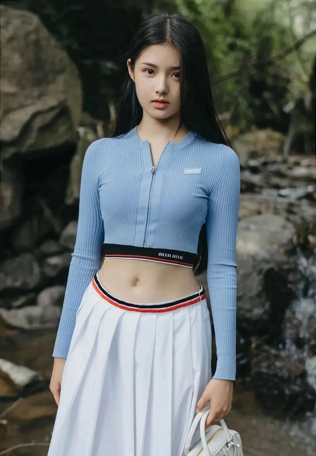 艾米，最近参演功夫女足很火的演员，童星出道，非常年轻漂亮这妹子真漂亮