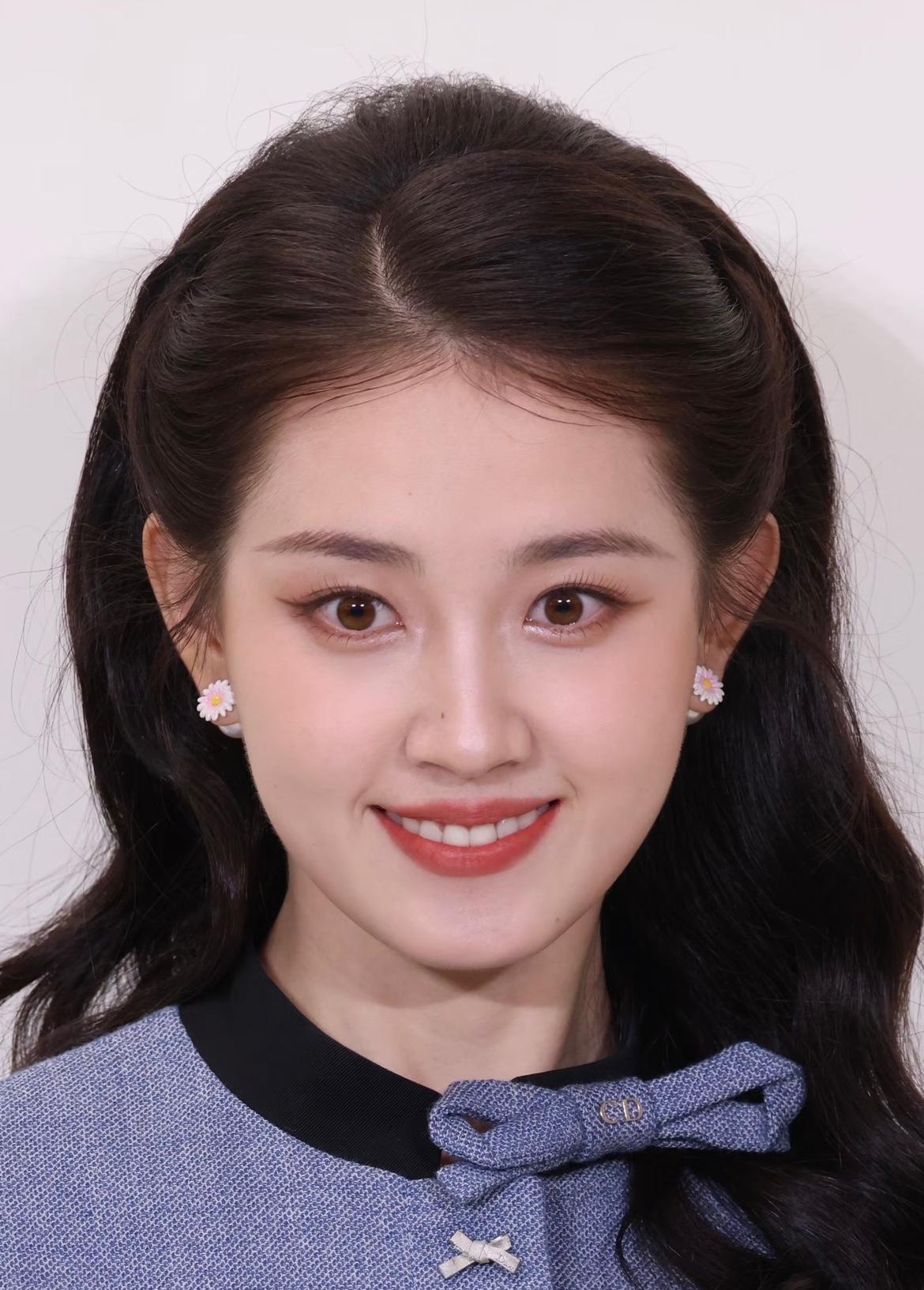 资本大佬为什么都盯着郭宇欣？原因很简单不是她有多好演技，有多漂亮，而是她这个