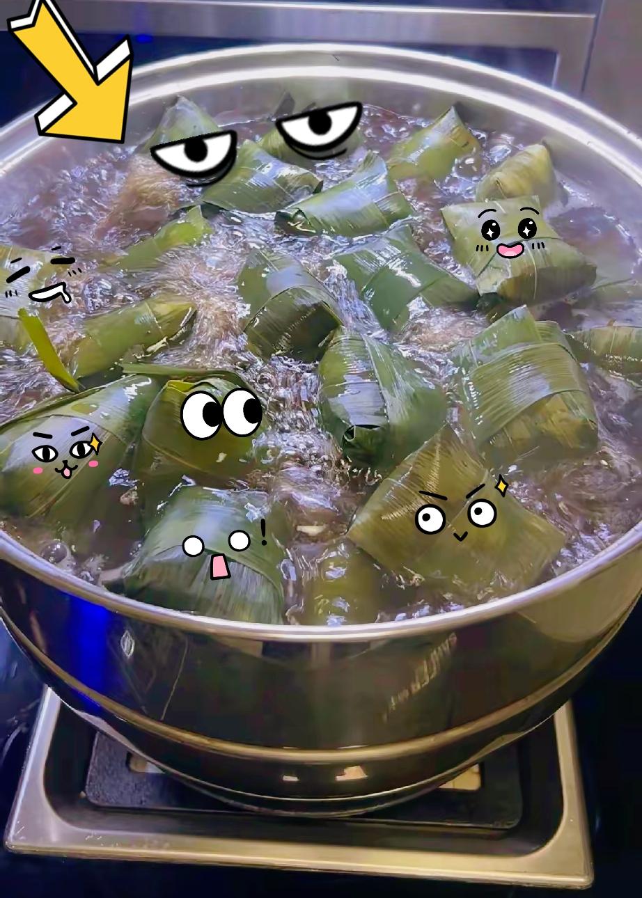 昨天一天我和老婆煮了一百多个粽子，今天早上女儿来拿走了30多个，儿子说他要拿60