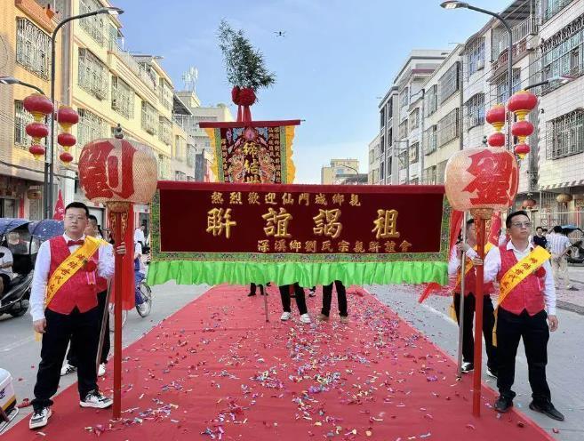 广东汕头市潮南区仙城镇的仙门城社区与深溪社区，就像一对闹别扭的老邻居，互不通婚、