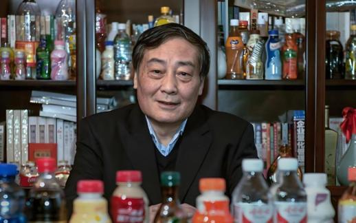 娃哈哈创始人宗庆后与小21岁女下属秘恋30年，私照肤白貌美能力出众，难怪他把持不