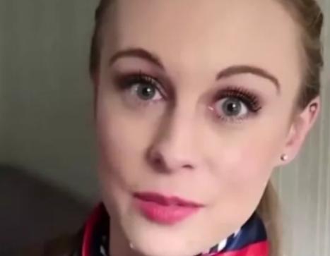 2018年，有个德国空姐听说航班要飞中国，浑身都写满了抗拒，嫌弃地表示：“要是让