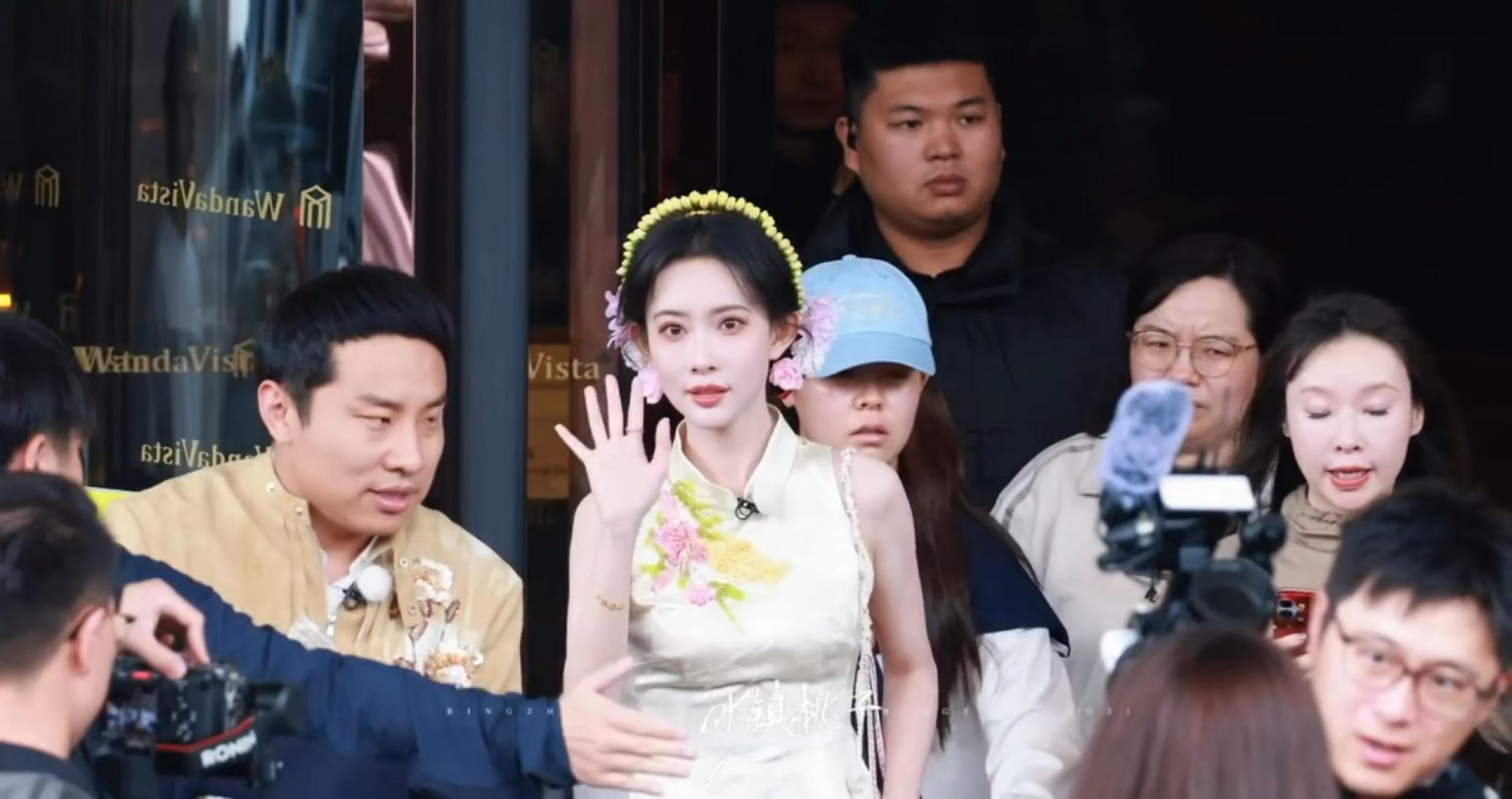 孟姐你美孟子义旗袍簪花盘发