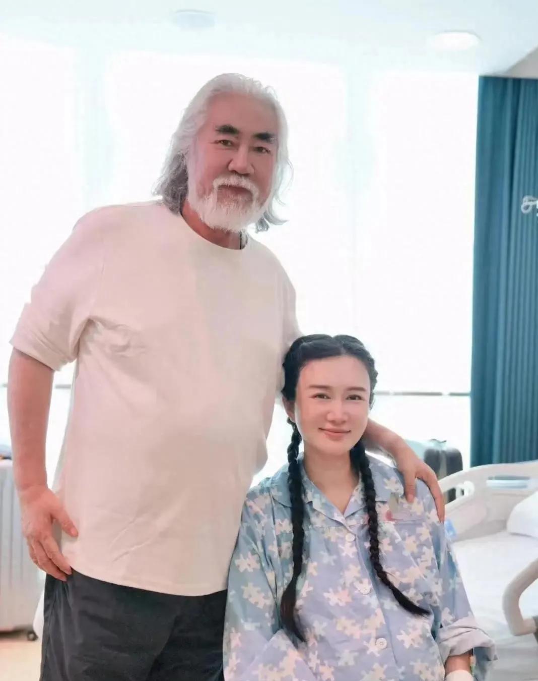 都别替张纪中老婆操心了，张纪中给上一个老婆的分手费3个亿，现在住着三层大别墅