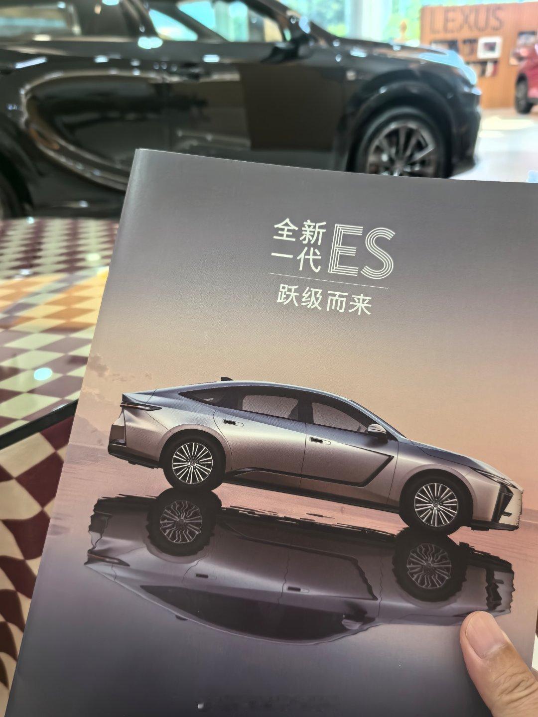 等不及厂家安排了，今天去经销商那里拍一下这车雷克萨斯es