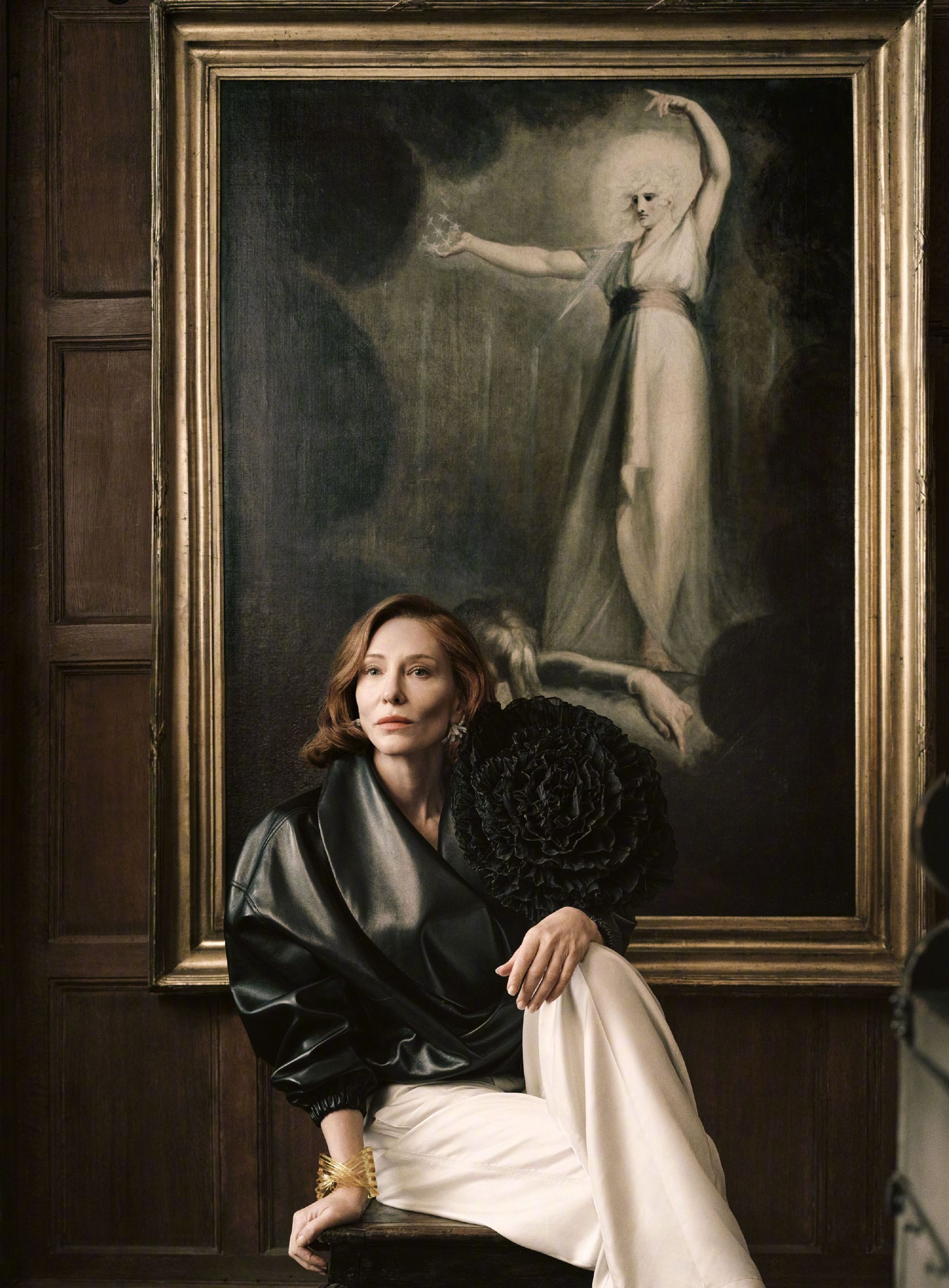 CateBlanchett“大魔王”穿着LV26春夏系列登封VogueG