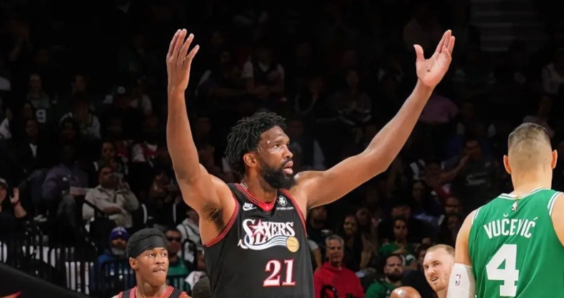 1-3，谁能想到恩比德复出“反向作用”会这么大！“冰封”马克西。前三战马克