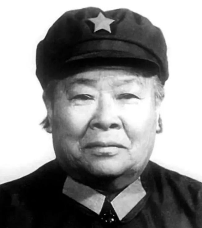1941年，周子昆牺牲，妻子带了2个孩子生活有些不容易，战友就劝她改嫁，妻子却说