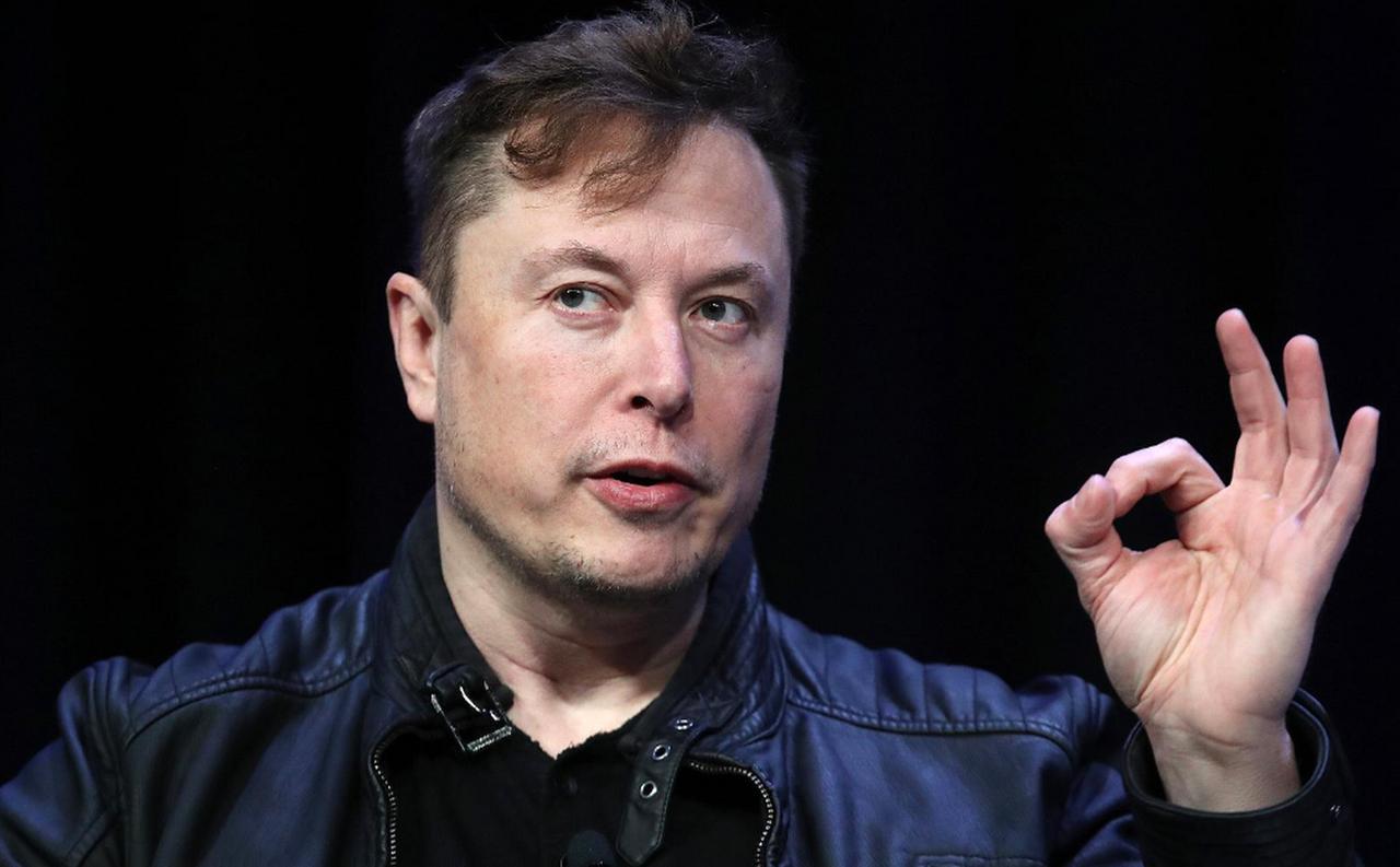 10月10日，马斯克在X上甩出一张截图。SpaceXAI的官方账号名字已经变成了