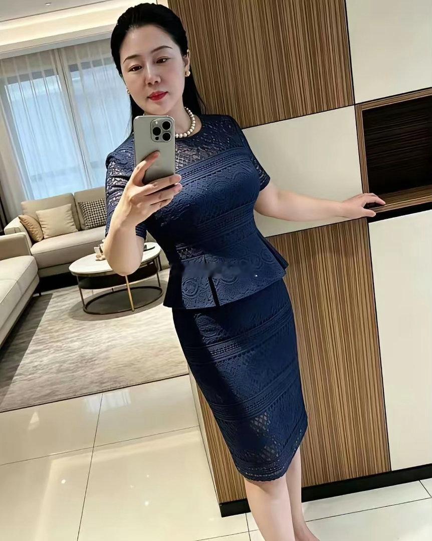 我朋友就喜欢这种少妇