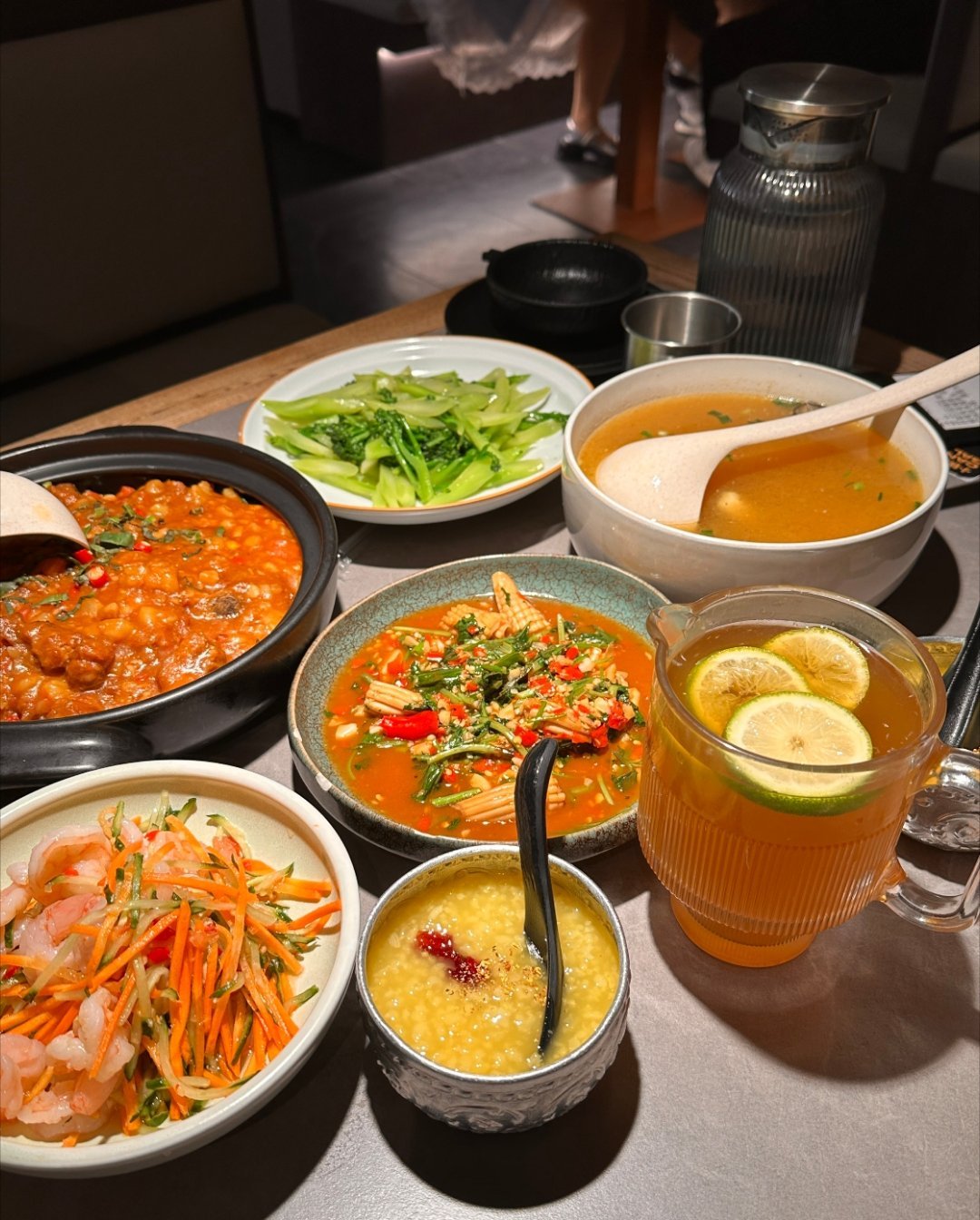 不用纠结吃啥、去哪，有人帮你拿主意，有人陪你一起吃，吃饭都变香了。有人一起商量、