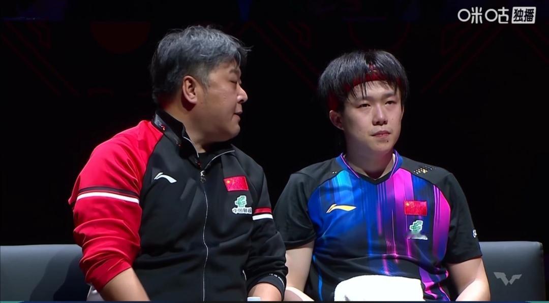 世界第一王楚钦，展现王者风范！WTT香港总决赛1/8决赛，国乒“二王”取得