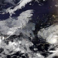 台风"沙德尔"终于走了，但它留下的震撼还在。9月3日17时，广东梅州，这个横跨半