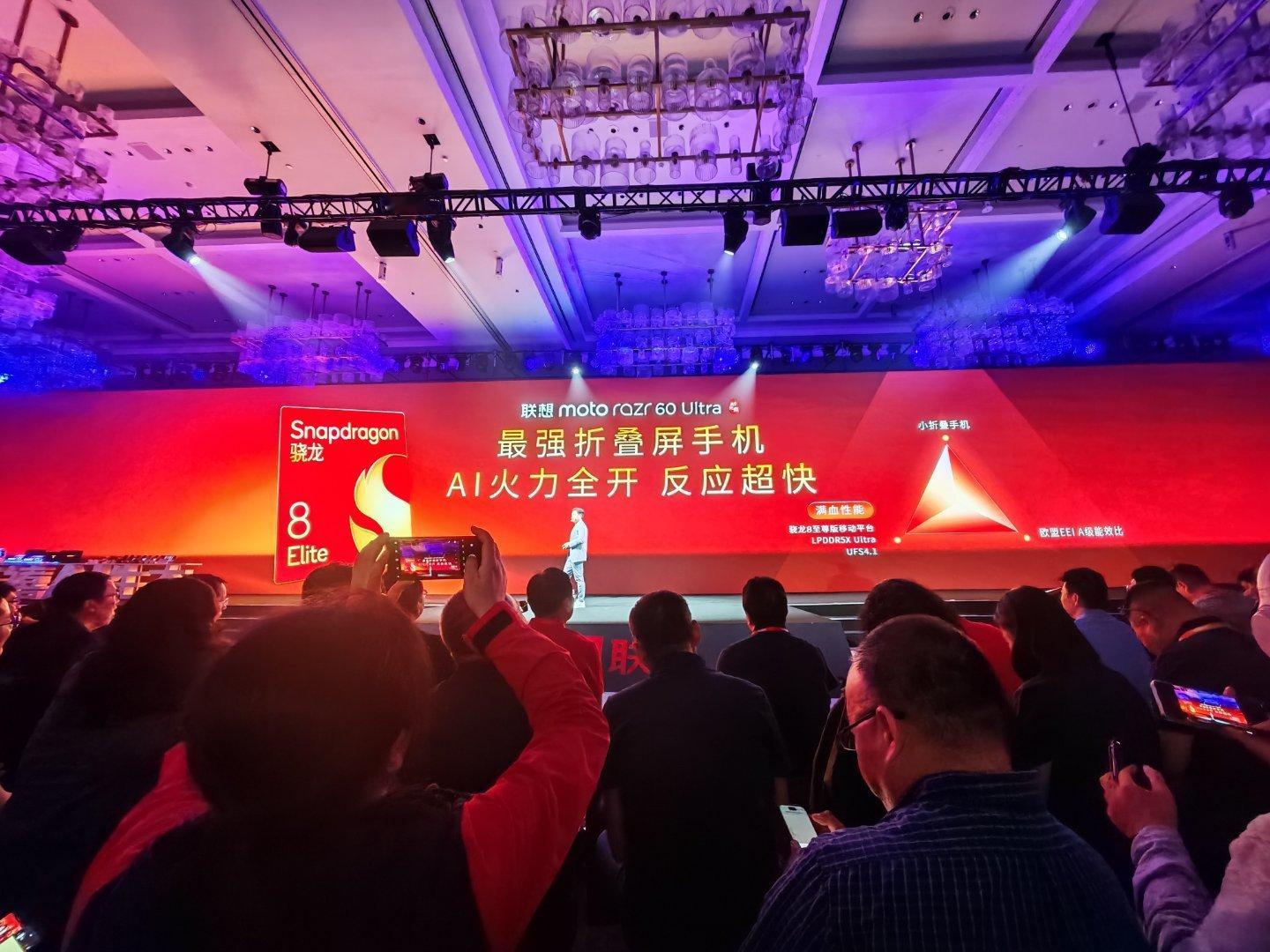 联想motorazr60UltraAI元启版以全面升级的旗舰配置重新定义