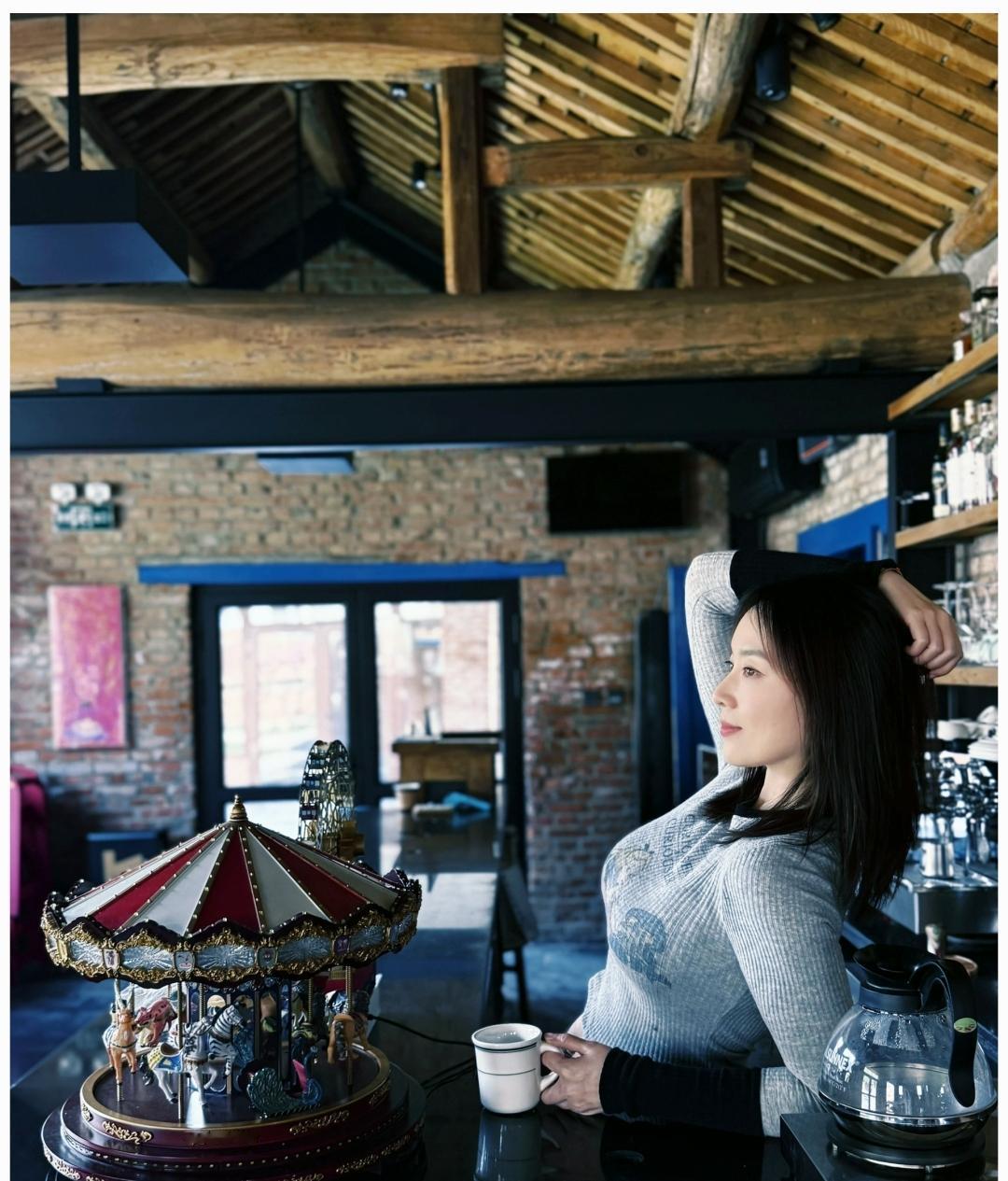 男人喜欢什么身材的女人身材好，气质好。端庄大气落落大方。