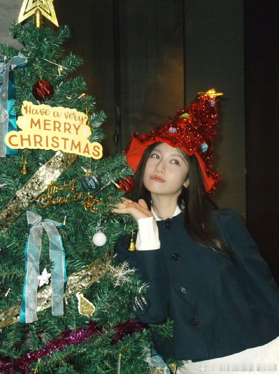 女明星们的圣诞节营业李兰迪、王楚然、陈都灵、田曦薇、张婧仪、杨超越、卢昱晓、李一