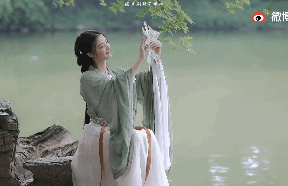 不是，这个有什么影视剧🫓要拍吗？怎么没事就推荐个李清照选角？那我要推荐王楚然1