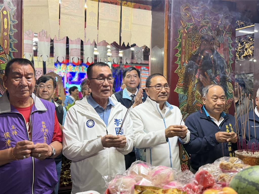 同祝妈祖圣诞侯友宜赞李四川：新北市民需要能做事的人国民党新北市长参选人李四川