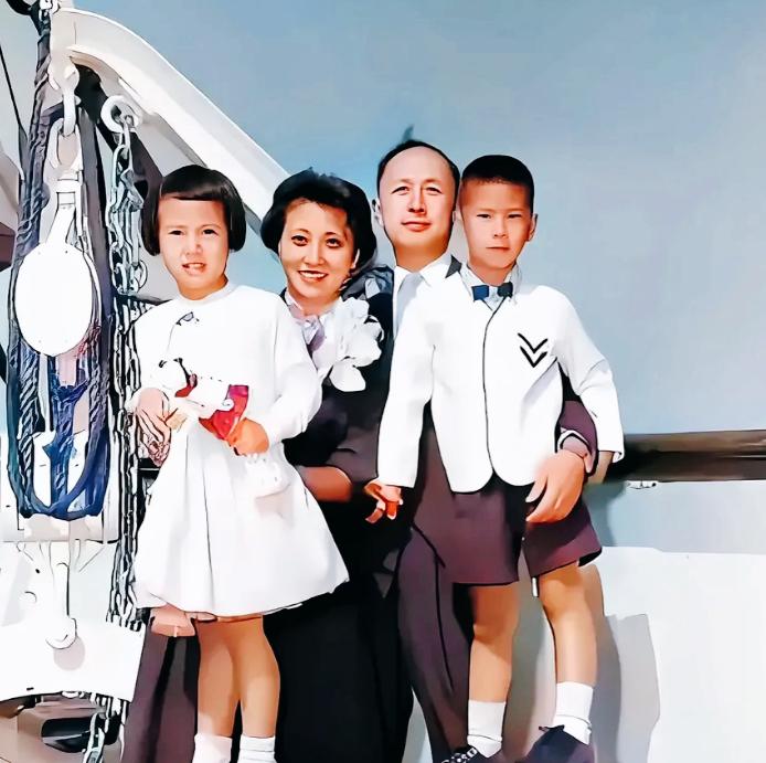 当年钱学森住的是别墅，屋里都是豪华的装修家电，出门是别克轿车，吃牛排海鲜喝牛奶。