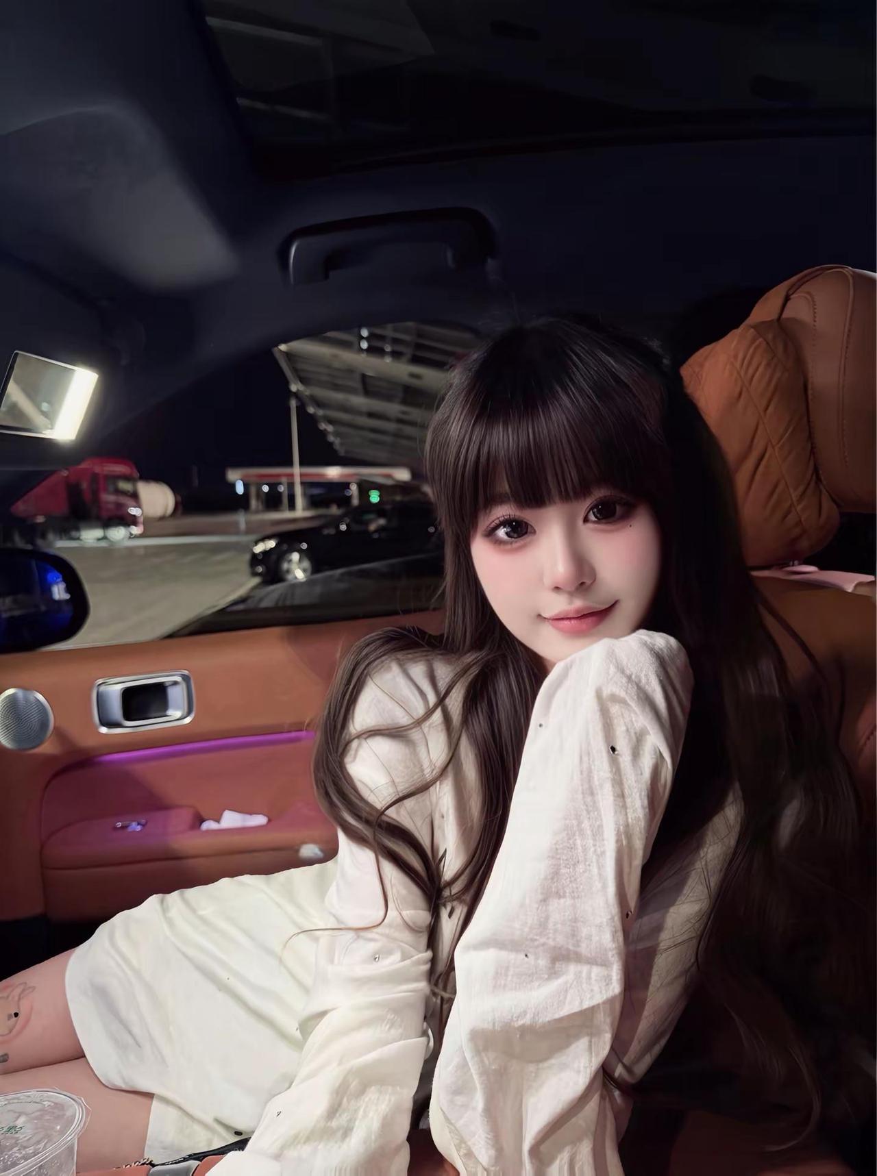 唉他们都说我很烦很幼稚只有你说怎么会有我这么可爱的小女孩呀