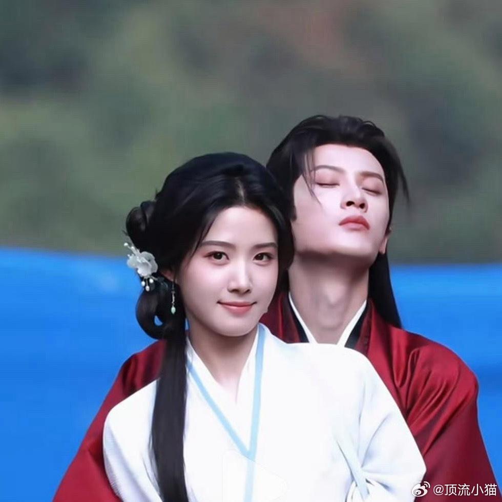 卢昱晓这是把拍戏理解成拍写真了吗？每一帧都像在找角度出片。