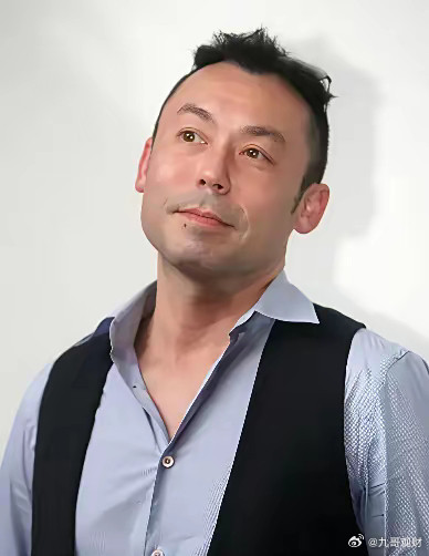 钱没花完人没了，身价一个亿的62岁香港演员雷宇扬，丢下41岁漂亮老婆和13岁儿子