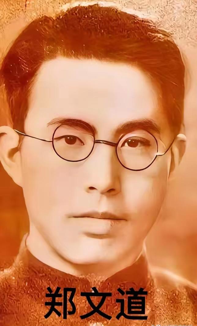 🌛1942年，地下党郑文道求死未果被日军囚于医院。护士换药时总多给一张纱布