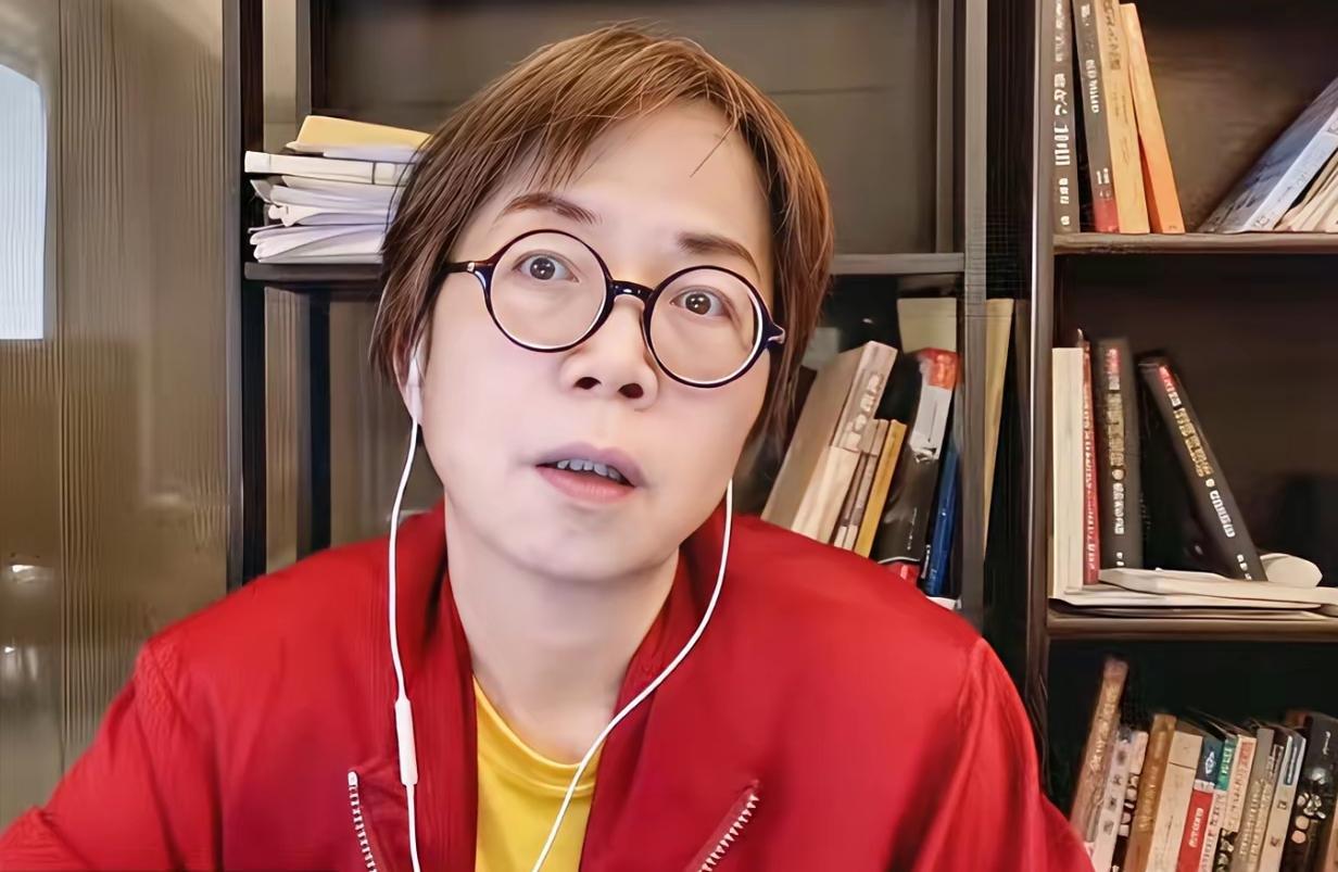 黄智贤真是一个不识好歹的家伙，邱毅本来是站在她这边为她说话的，结果她把人家的好当