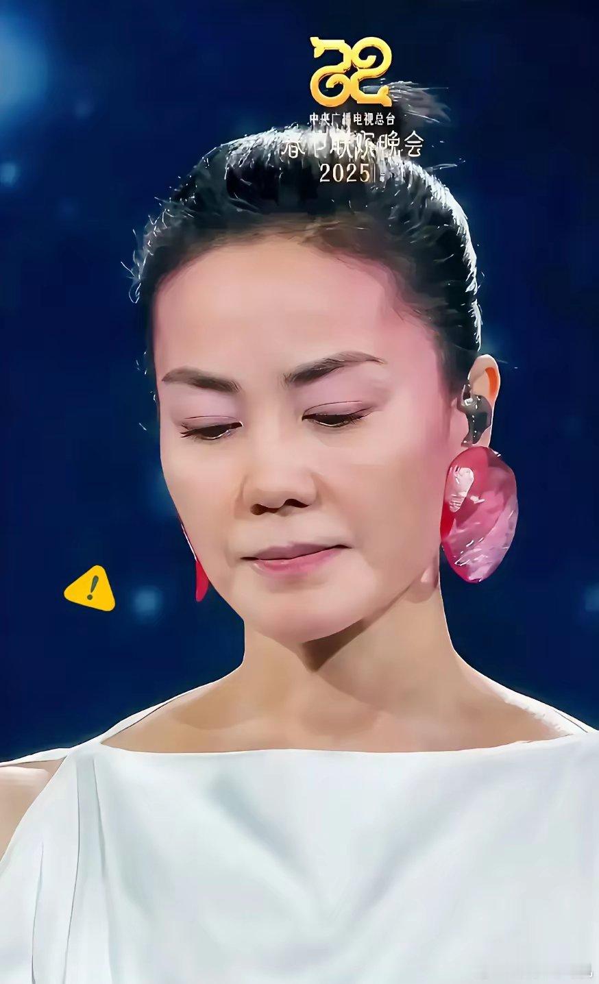 一开始看到我还以为ZaZaZsu乐队疯了王菲用他们的歌，居然还有要求。结果看完才