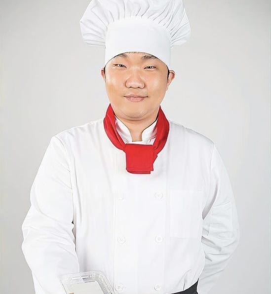 国家把“机会”递到眼前，别再刷手机错过了！身边总有人抱怨：35岁怕被裁，