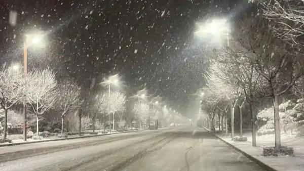 11月22日的小雪节气期间，我国多地出现了反常升温的现象。北方地区气温如晚秋般温