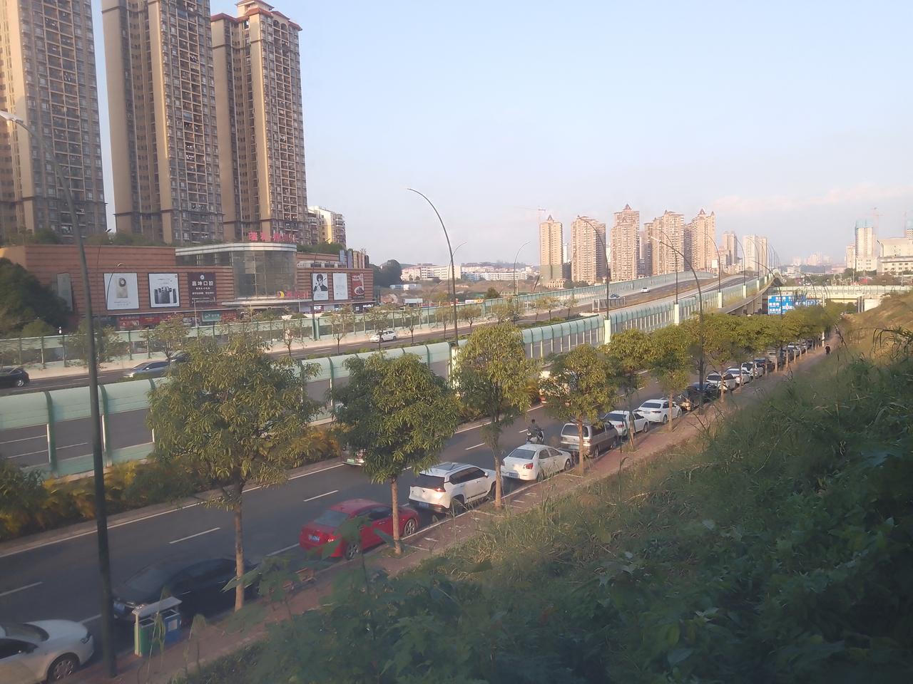 侄女今年以598分的成绩考上了高中，全家人都引以为豪，为此还摆了五桌升学宴！今年