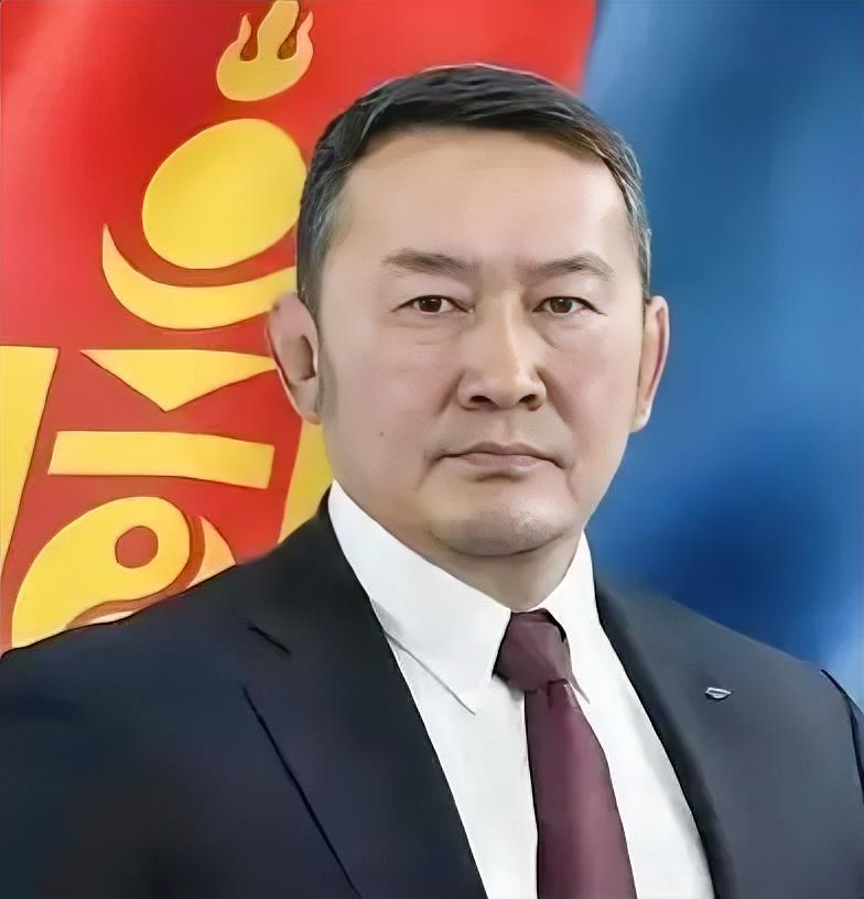 蒙古国示威者把运往中国的铜矿卡车堵了。注意，他们堵的不是力拓的矿场，是往中国送货