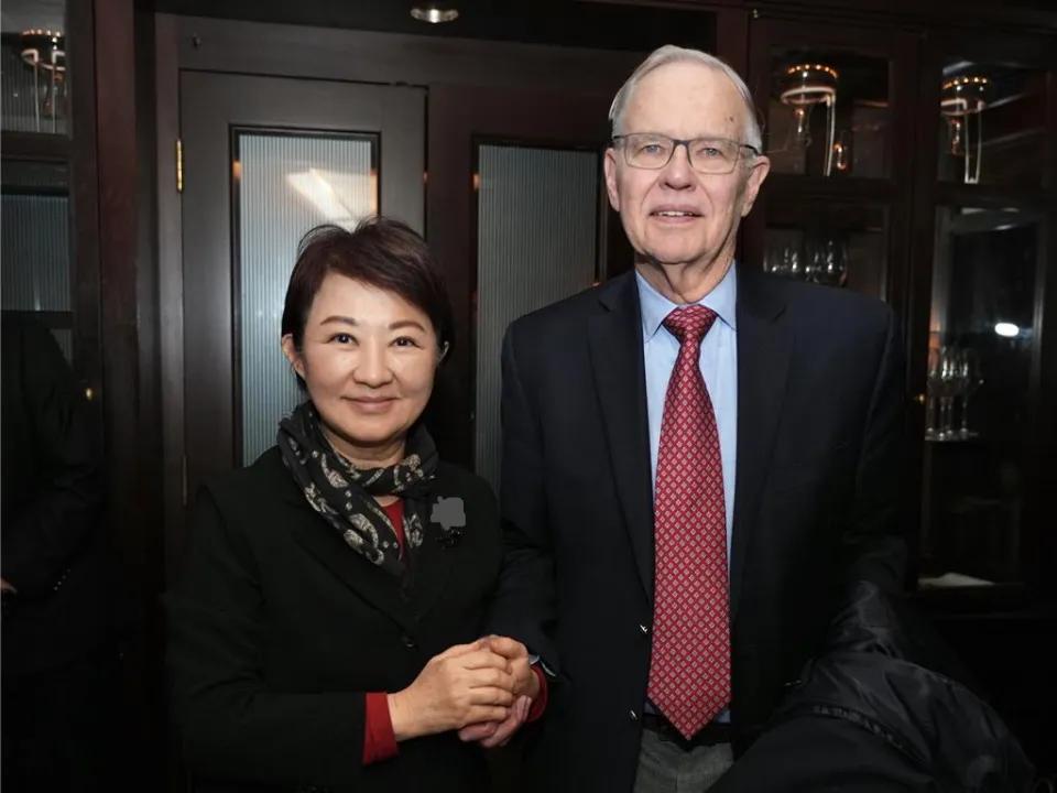 国民党2028暗战打响了！郑丽文拒绝立下“军令状”，卢秀燕派人来东莞参会！郑