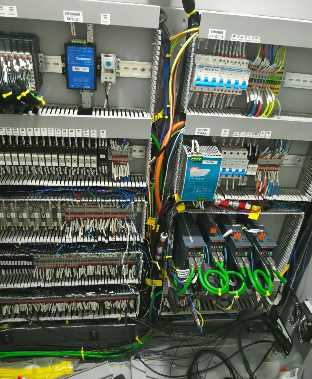 这个没来多久的工程师走了后留了一大堆的活让我擦屁股，电气图纸也没有，之前写好的程