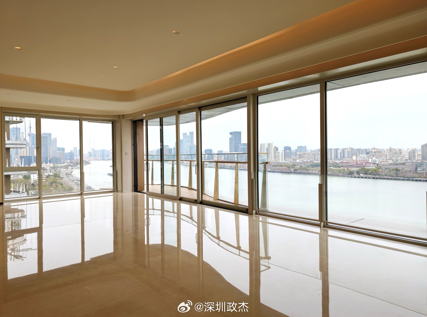 上海陆家嘴太古源源邸备案价来了，上海人都想买的房子。均价18.1万，进门就是脚踩