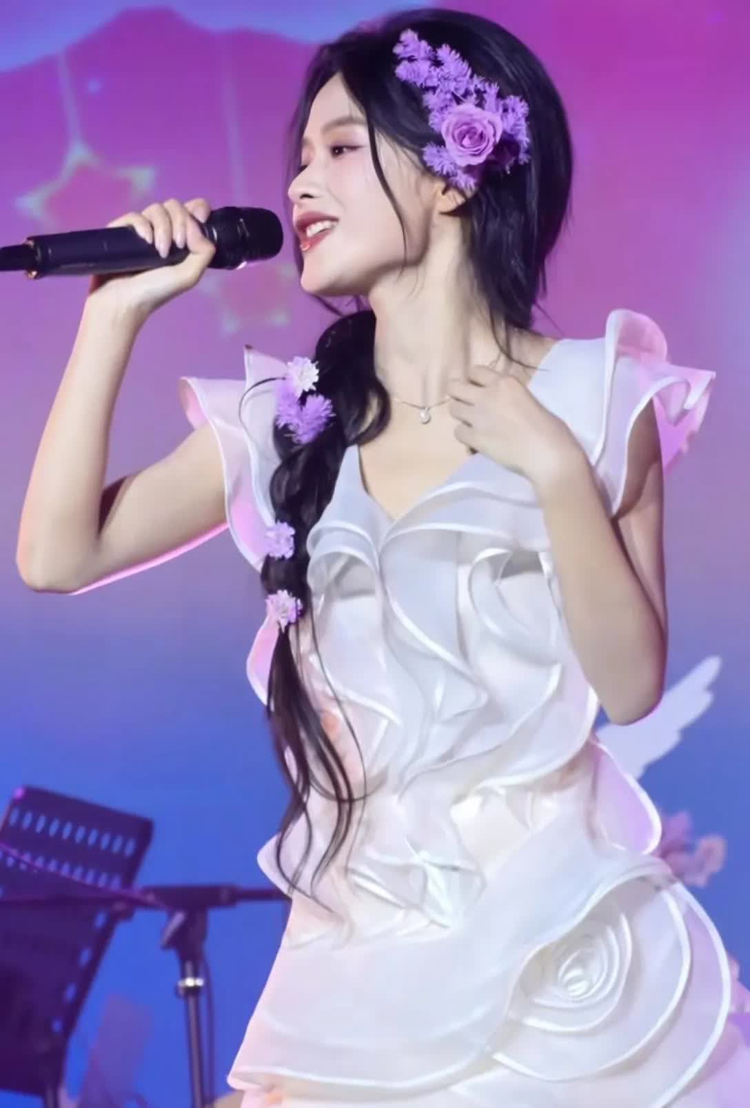 短剧女王余茵目测只有30kg拍短剧对身材要求这么高的吗？怪不得短剧男主，