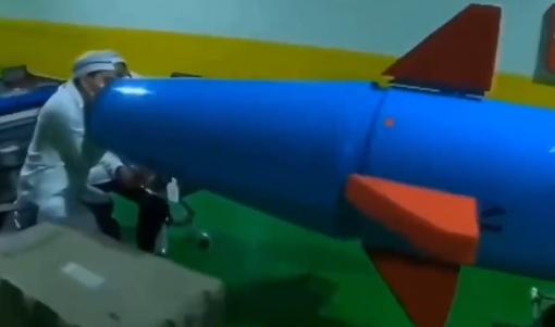 伊朗公开“最大底牌”，美以感到后背发凉，特朗普终于说了软话 日前，伊朗军方罕