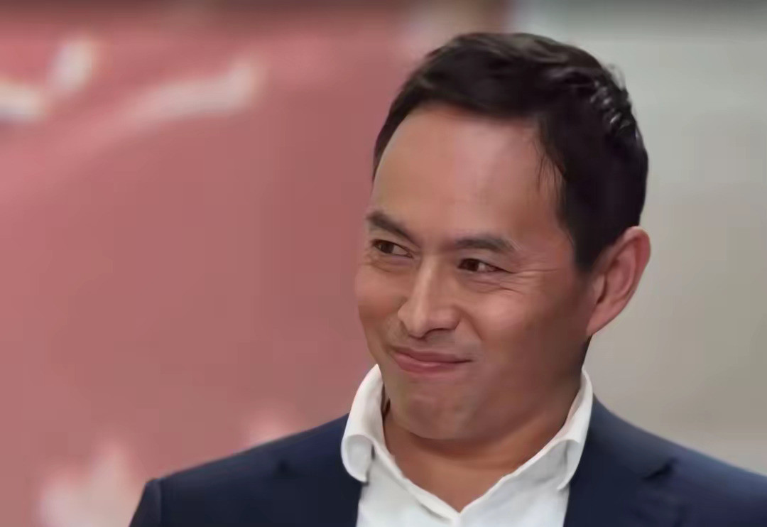 华裔博士叫嚣对抗，一句反问让他哑口这人啊，真是看不懂！一