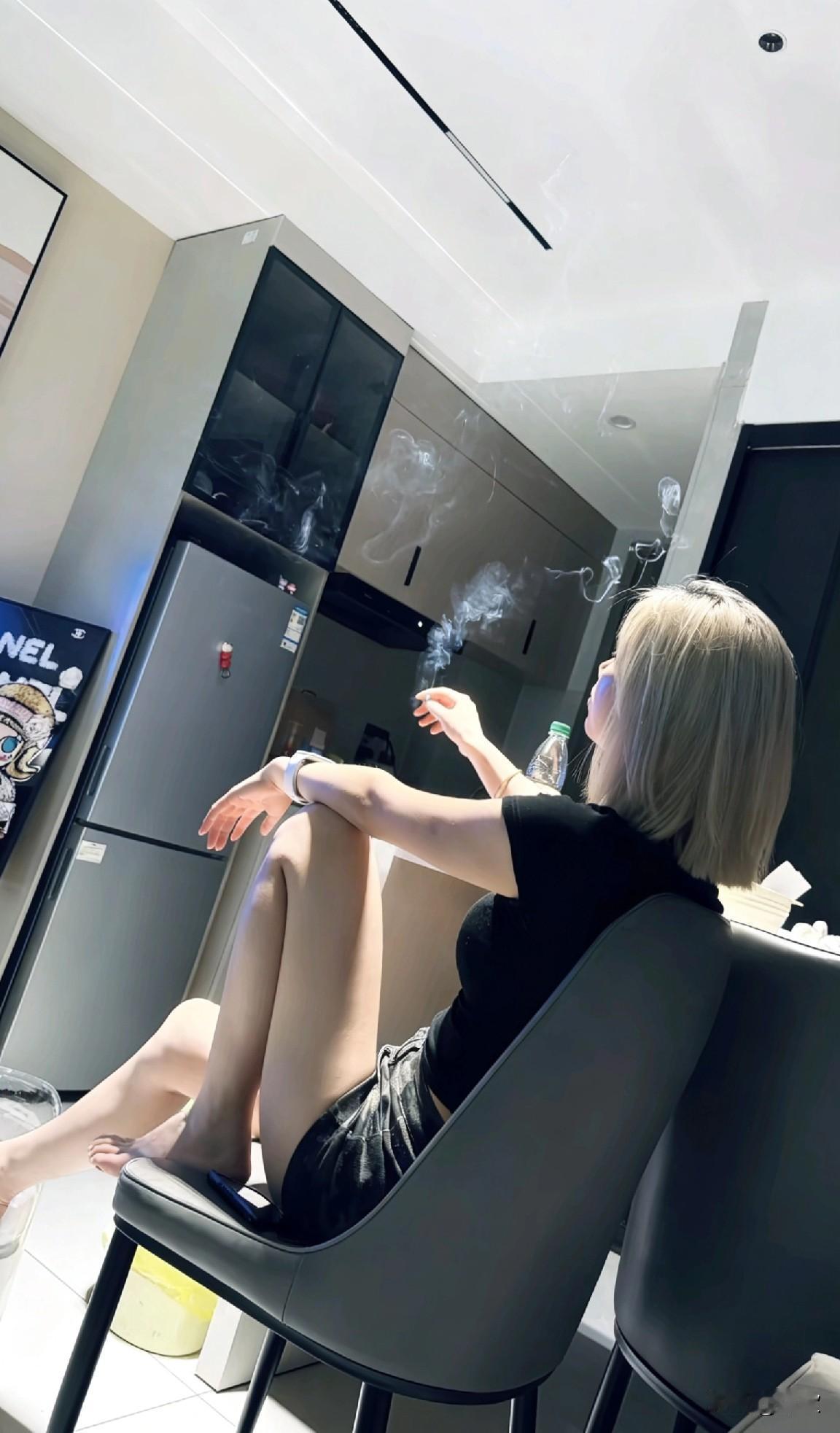 不是喜欢烟味，是没人懂深夜的难香烟累了时候一支烟烟民的烦恼烟解压烟