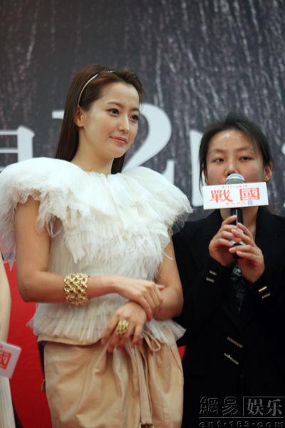 金喜善已经够漂亮了，没想到景甜比她更美，景甜是甜美的代名词。