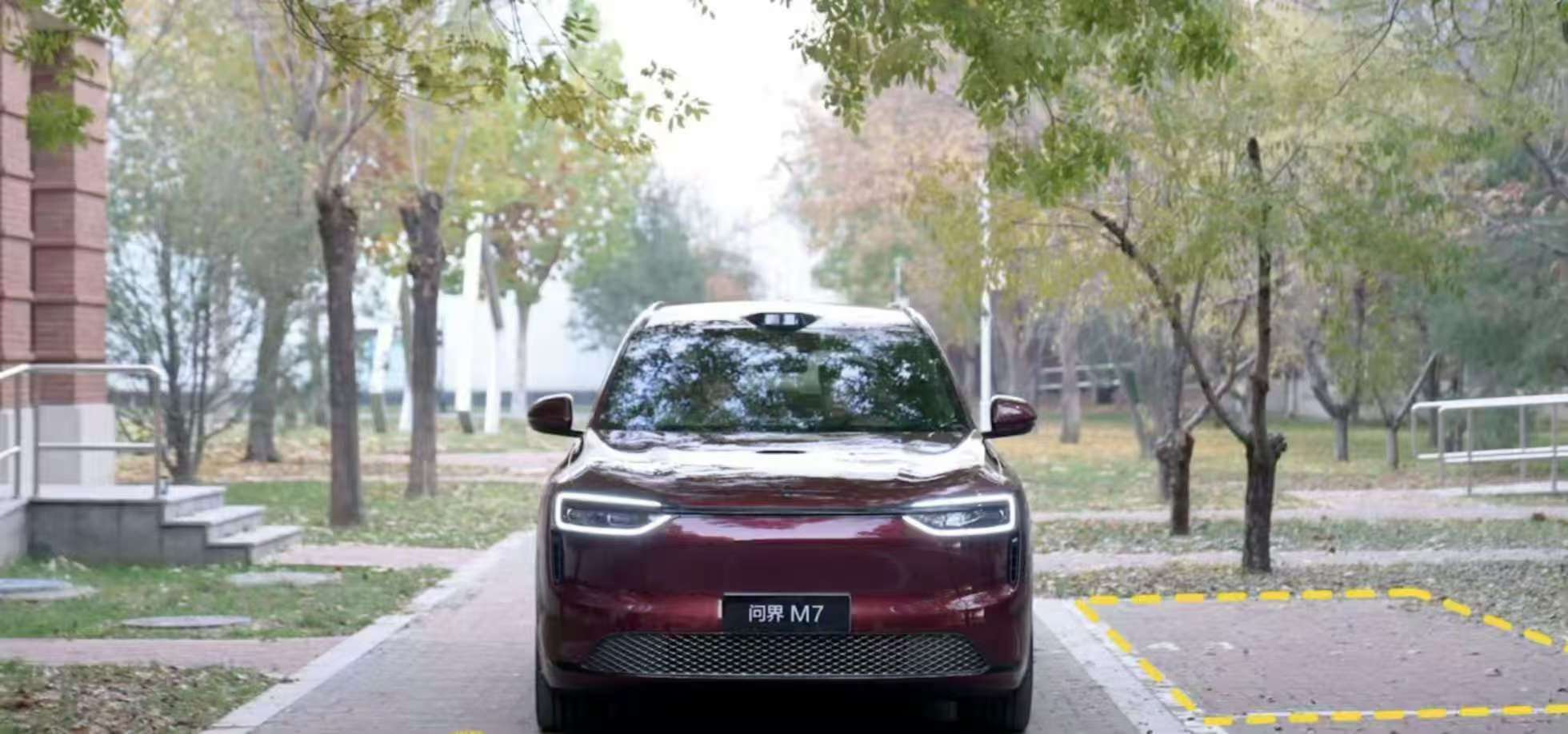 问界M7去哪儿都行咱年轻人出门主打一个随性，想自驾去戈壁撒野，又怕车子扛不住？