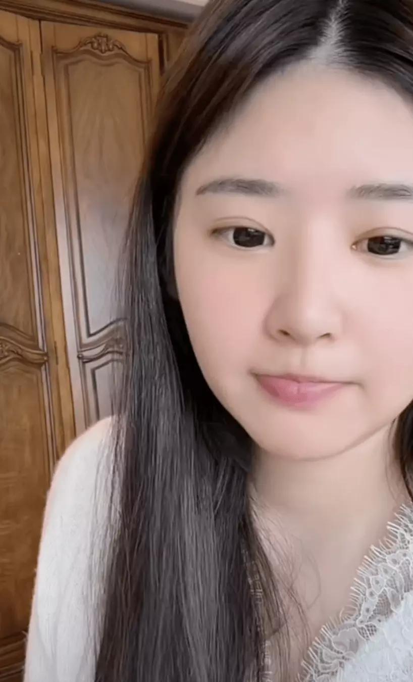 家人们，黄一鸣这次直接撕破脸了！直播中正面回应公开孩子生父身份一事，字字句句全是