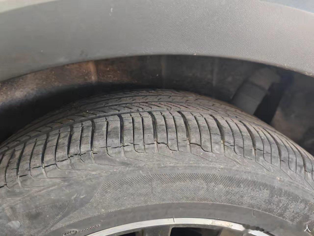 汽车才跑31000公里，韩泰轮胎就成这样了。心里犯嘀咕，想问问高手，这样的轮胎还