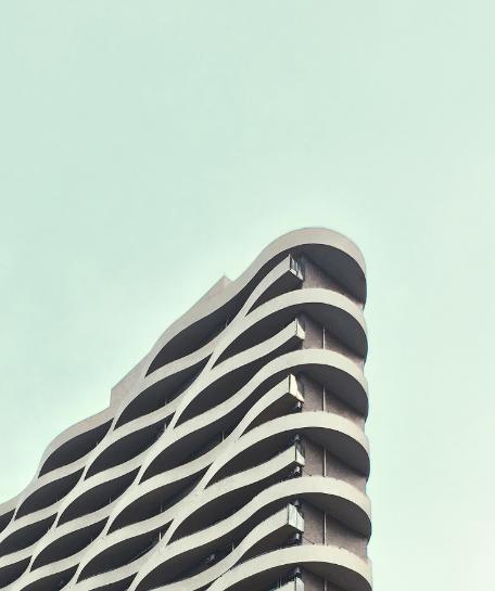 法学专业值得读吗？两极分化，高端年薪45万“法学连续5年红牌专业，毕业即失业？