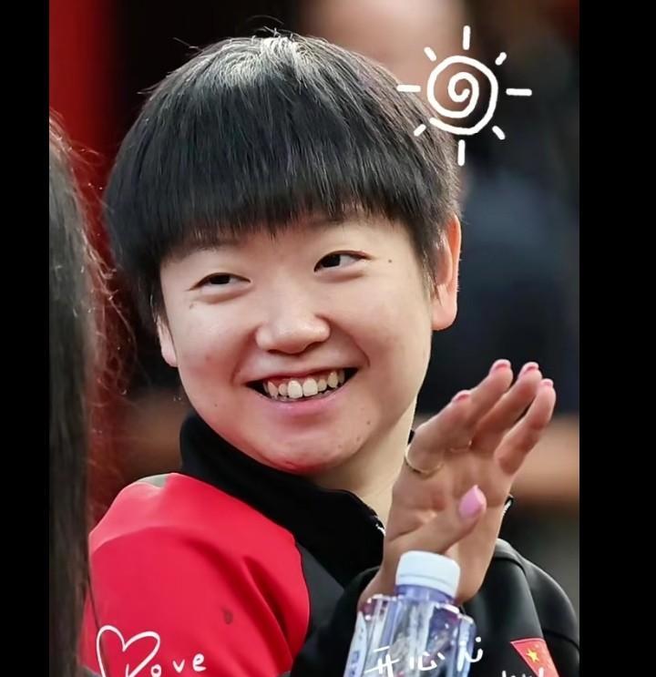 小太阳在这一刻具象化了！昨天下午抽签仪式开始前，莎莎又和自己的好姐妹迪亚兹凑在了